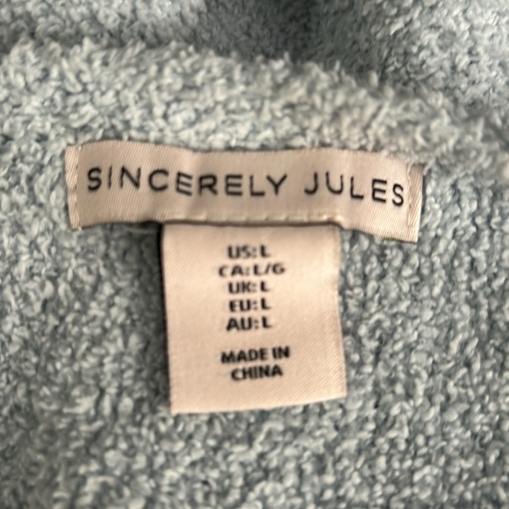 Blue sweater - Picture 3 of 3